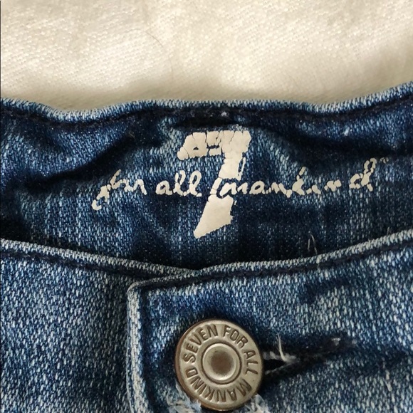 7 For All Mankind cutoffs w/thread detail. Sz.28 - Picture 2 of 8